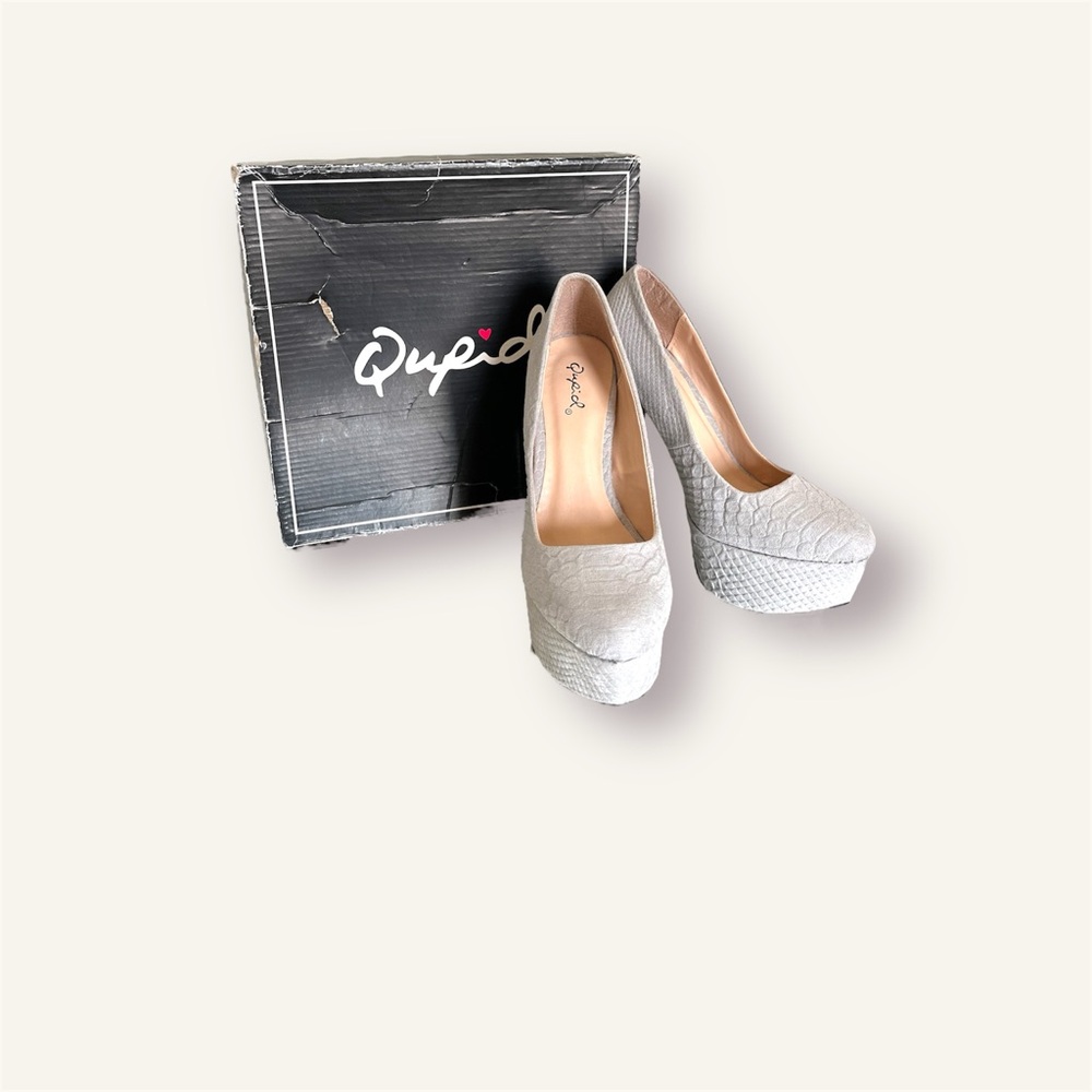 Qupid Women's Gray Platform Heels